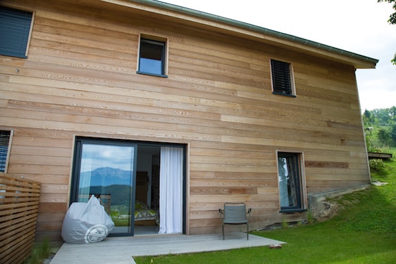 Pose de bardage PVC extérieur pour isolation maison