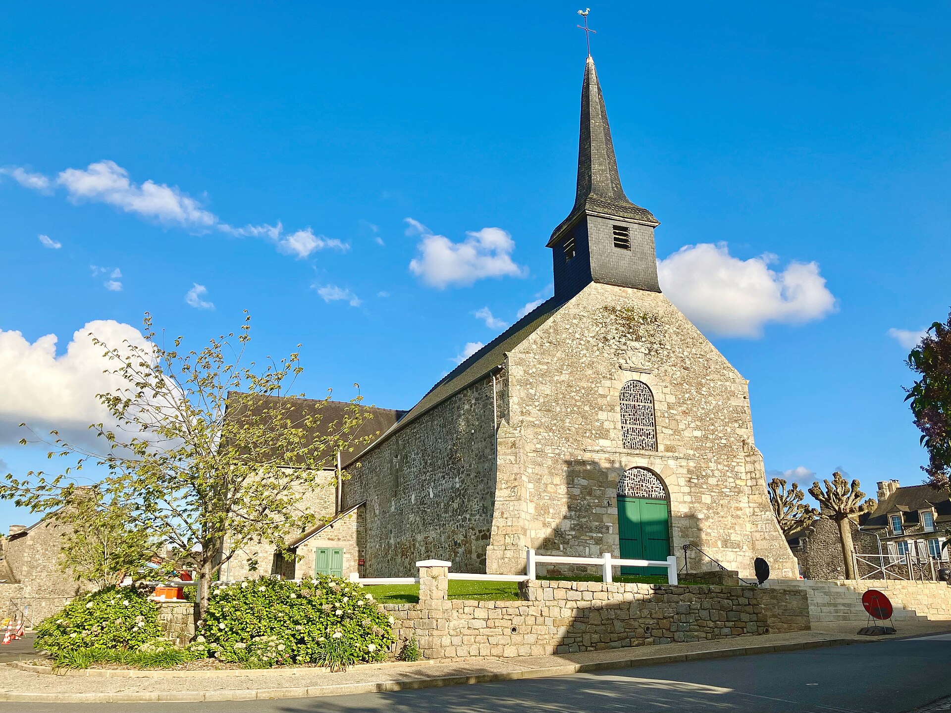 Créhen (22130) : Eglise-Saint-Pierre-Crehen-22-Ouest-Nord