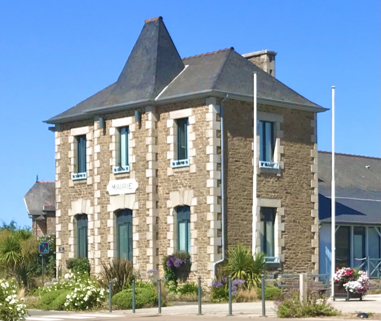 Lancieux (22770) : Lancieux-Mairie-22-BZH-cropped