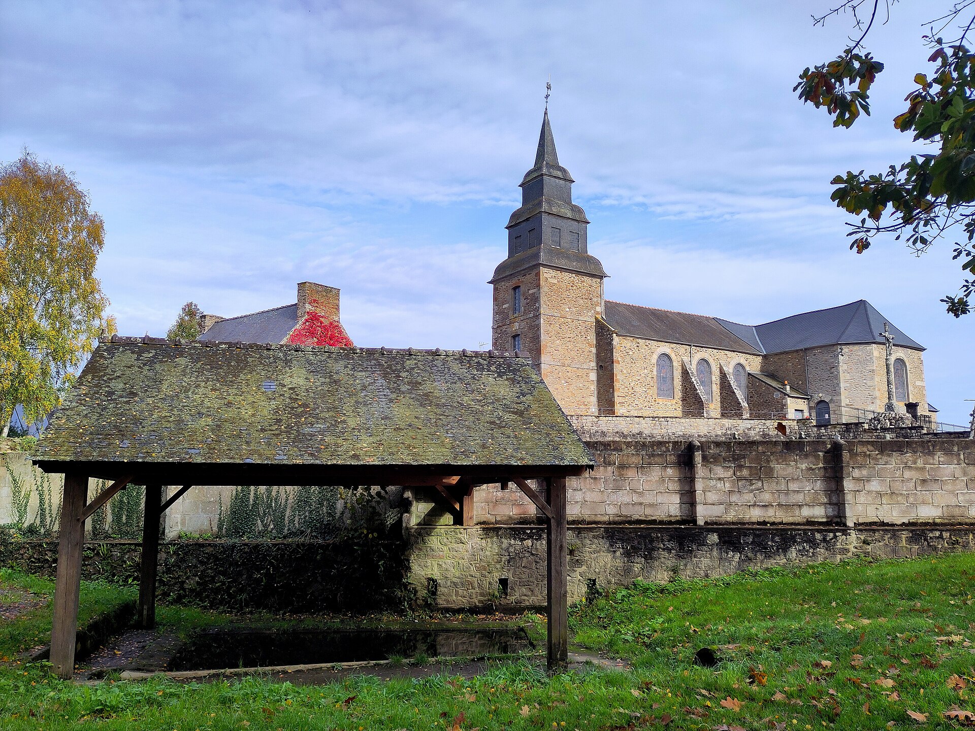 Pleslin-Trigavou (22490) : Eglise et lavoir de Pleslin