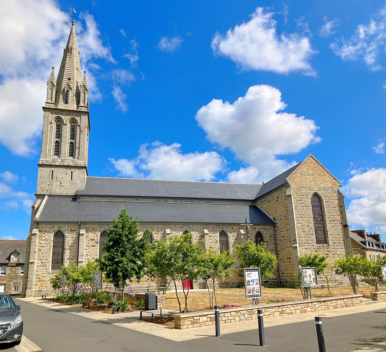 Yffiniac (22120) : église Saint-Aubin à Yffiniac